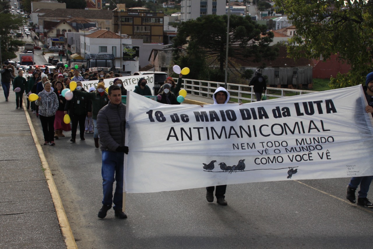 Passeata conjunta entre os CAPS de Mafra e Rio Negro lembram o mês da Luta Antimanicomial